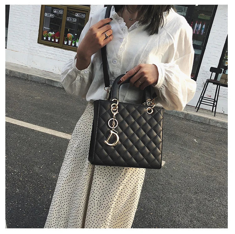 New Fashion Luxury Design Tote Bags for Women Handbags Ladies Shoulder Bags Trending Lingge Chain Crossbody Bag and Purse