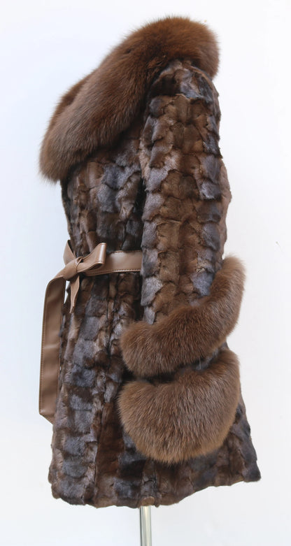 Ladies' Winter Mink Fur Coat 2026 with Fox Fur Collar Slimming Fashionable Elegant Temperament Light Luxury Ladies Style