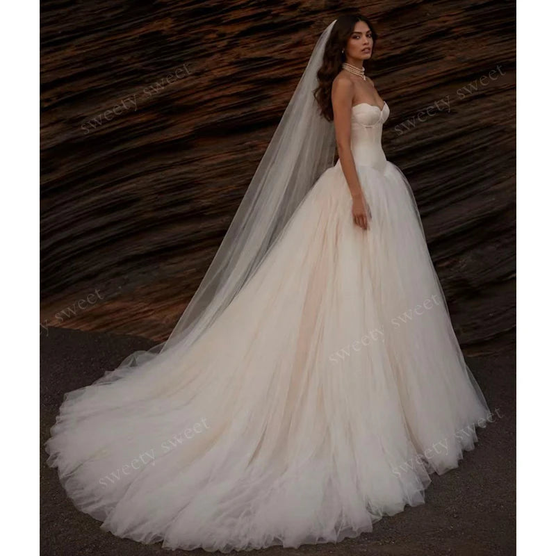 Elegant Wedding Dresses Bride Satin With Ruffled Organza A-Line Bride Dress Strapless Sleeveless Ball Gown Customized Robe Marié