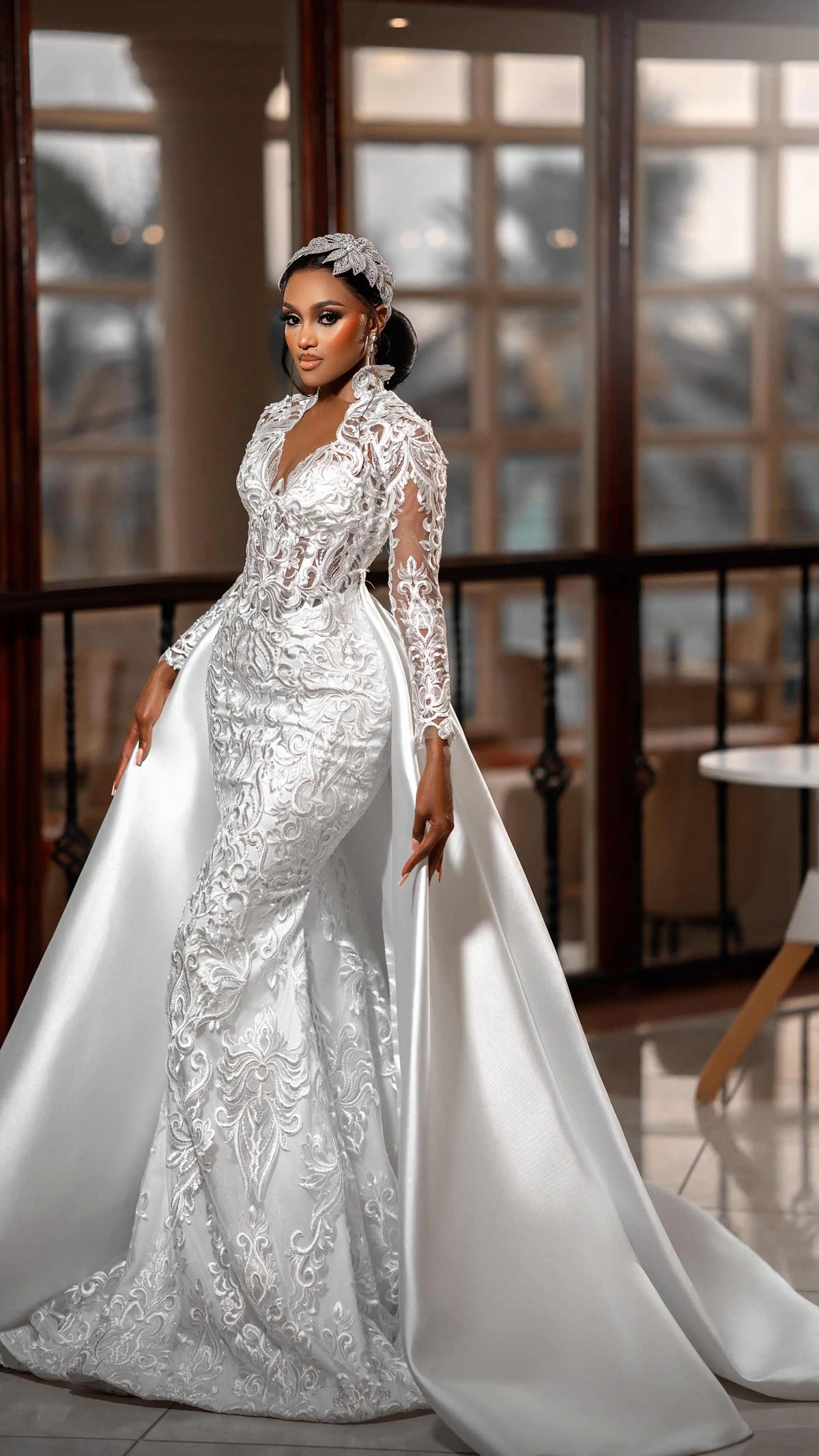 African Mermaid Wedding Dress With Detachable Train V Neck Long Sleeve Appliques Lace Bridal Gowns Plus Size Black Customized