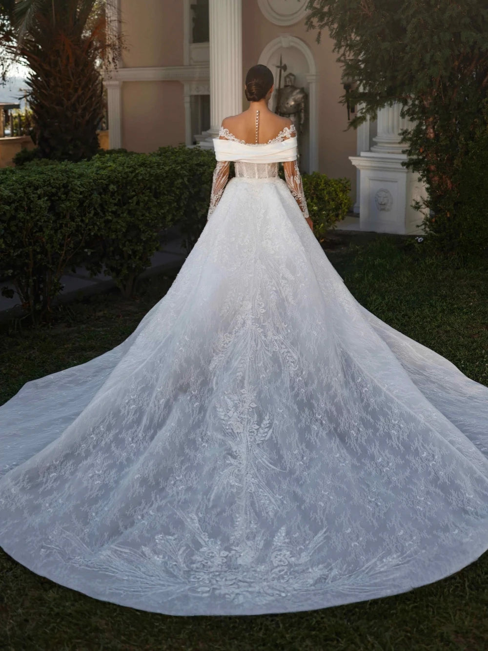 2026 New Detachable Train Embroidery Beaded Wedding Dress Long Sleeved Lace Bridal Gown Customized Dreamy Dresses For Bride