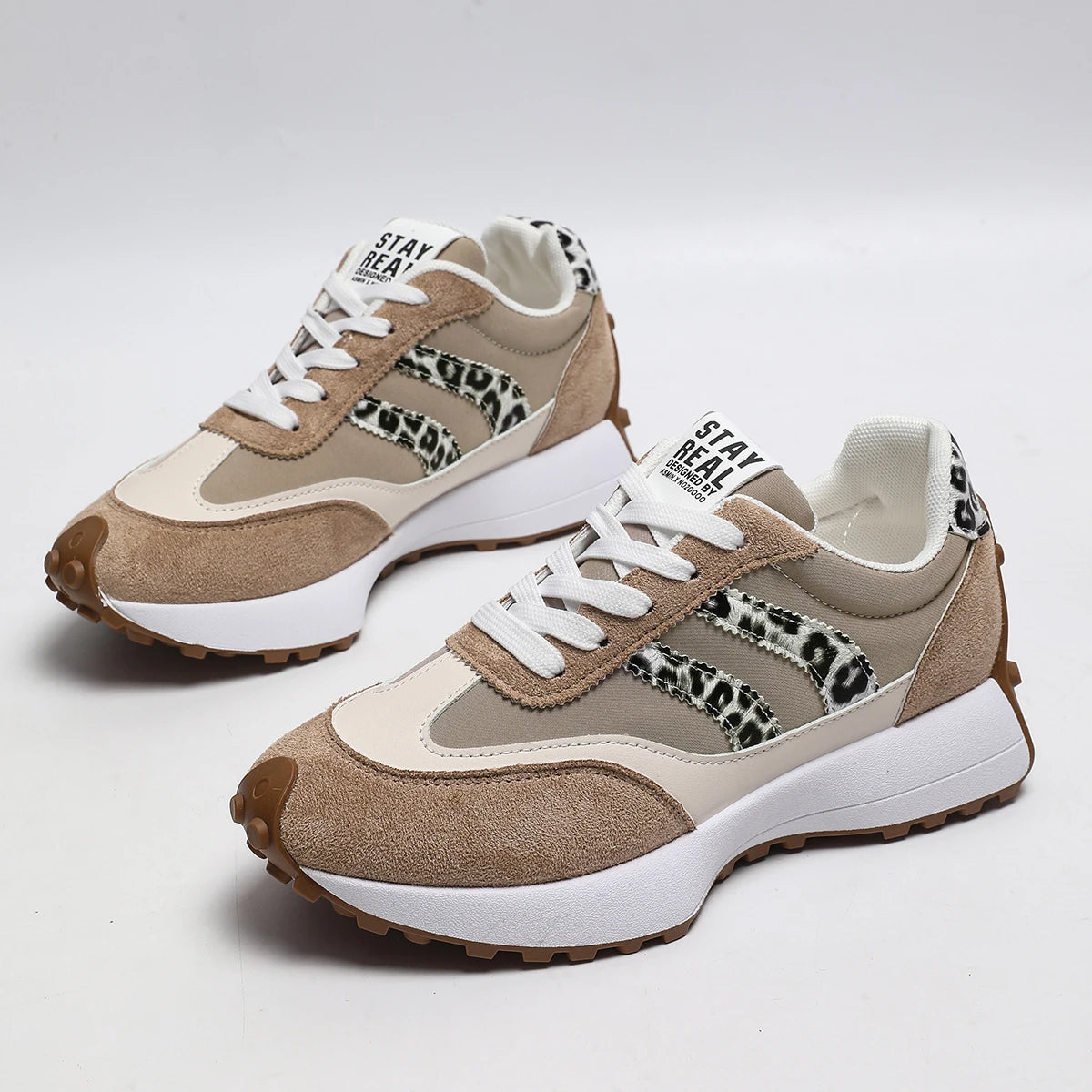 2026 Spring Women Sneakers New Luxury Flat Slip on Sneakers Women Trend Comfortable Lightweight Outdoor Designer Shoes for Women