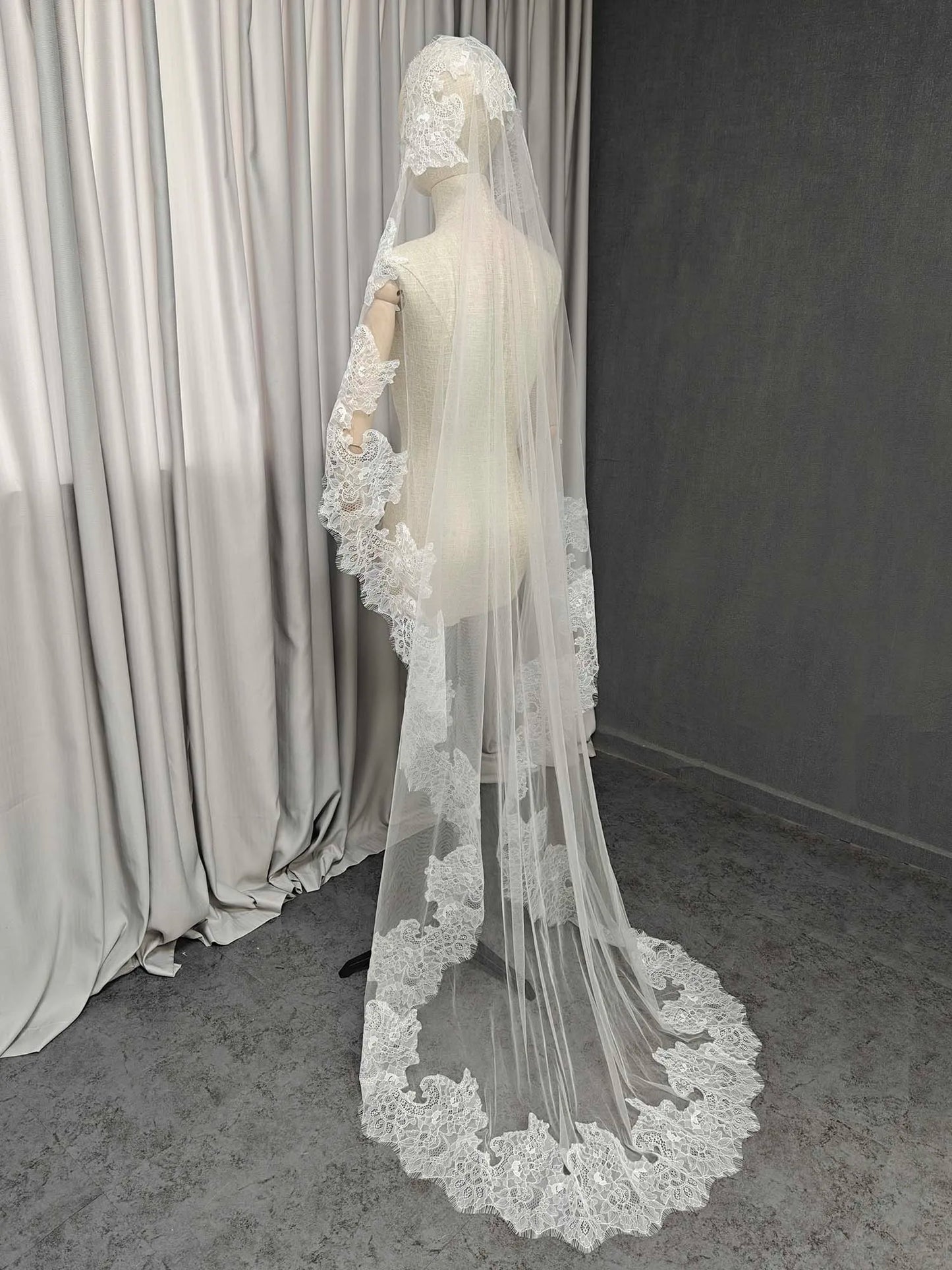 Customized Wedding Veil with Chantilly Eyelash Lace, 2m/2.5m/3m Mantilla Veil, Ivory Bridal Veil with Hidden Comb