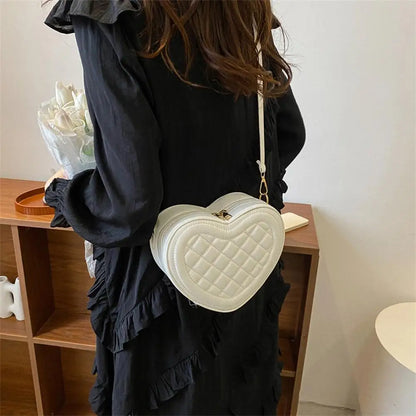 Luxury Love Shaped Shoulder Bag Small Handbags Designer Crossbody Bags Women Sling Purse Red Peach Heart Phone Bag Shoulder Bag