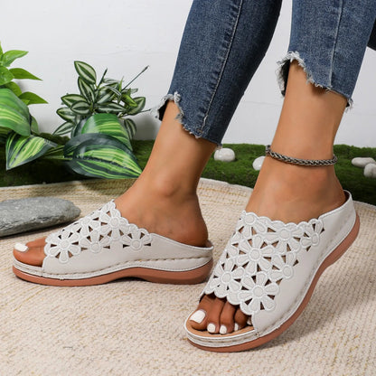 Women Slippers Elegant Floral Comfort Sandals Hollow-Cut Stylish Wedge Slippers Designer Versatile Slides Women Beach Shoes