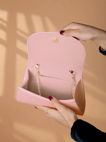 Elegant light luxury solid color women's handbag, fashionable and romantic banquet clutch, suitable for women's daily use.