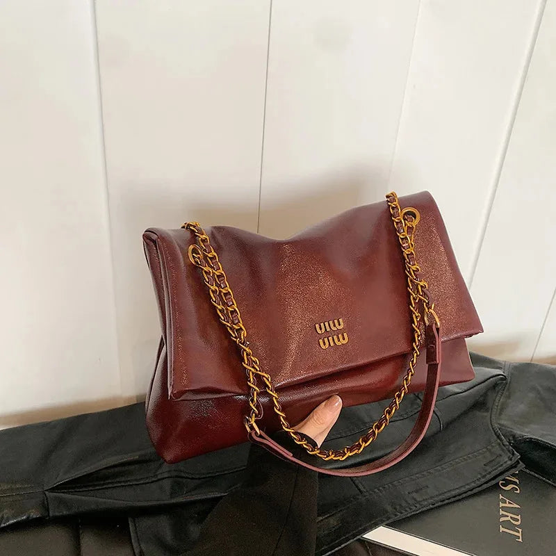 High-quality designer large-capacity underarm tote bag female 2026 new wild light luxury high-end commuter chain messenger bag