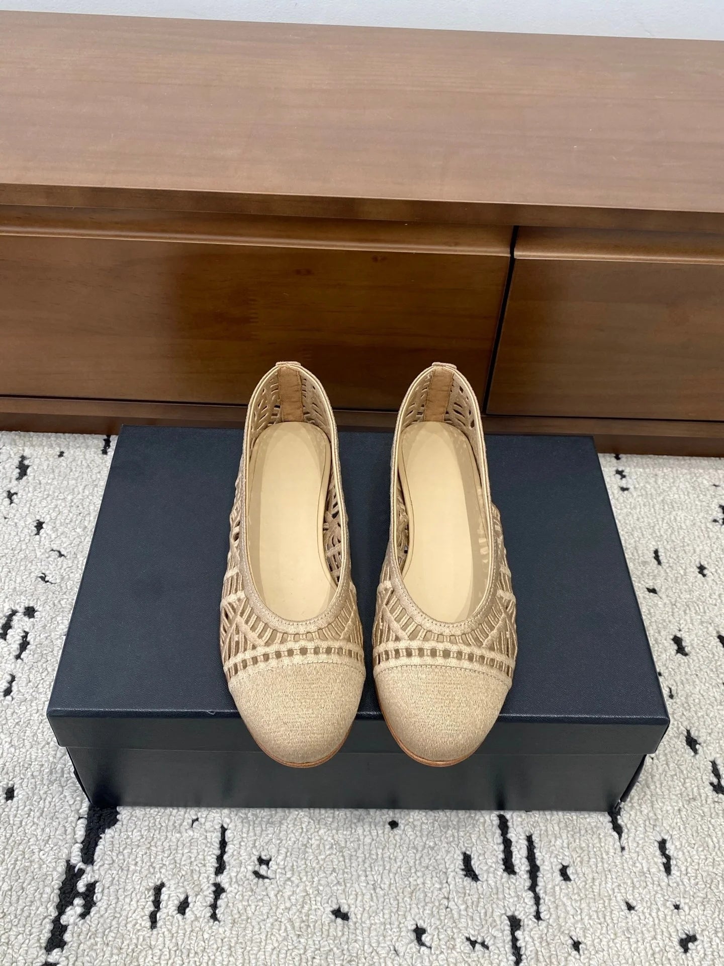 Luxury Brand Casual Flats Women's Fashion Slip-on Casual Shoes Hand-woven Versatile Flats Retro Casual Shoes Woven Cutout Design