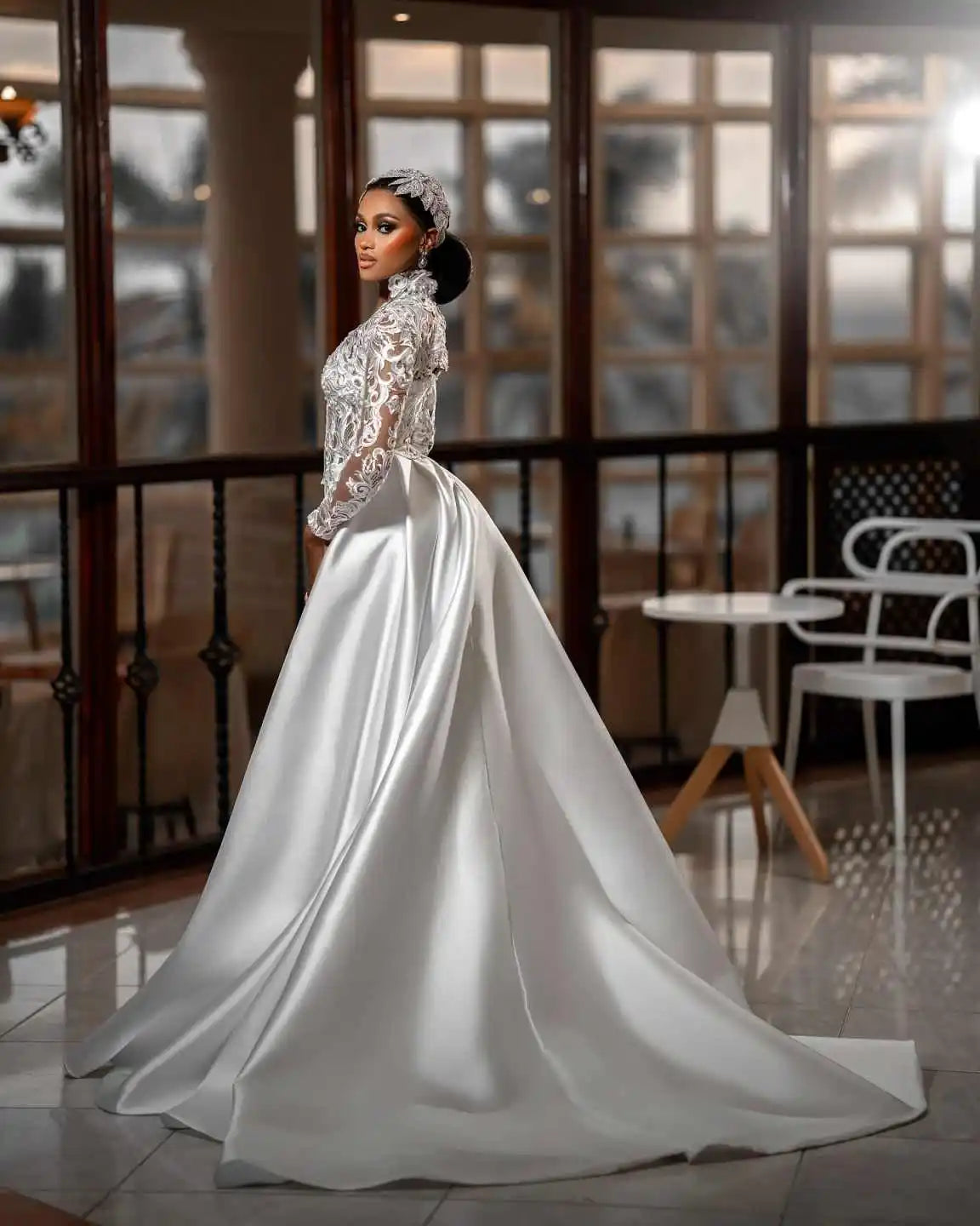 African Mermaid Wedding Dress With Detachable Train V Neck Long Sleeve Appliques Lace Bridal Gowns Plus Size Black Customized