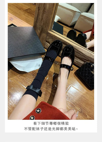 Women Two Tone Mary Jane Shoes 2026 New Patent Leather Buckle Strap Low Heel Casual Shoes For Office And Daily Wear Elegant