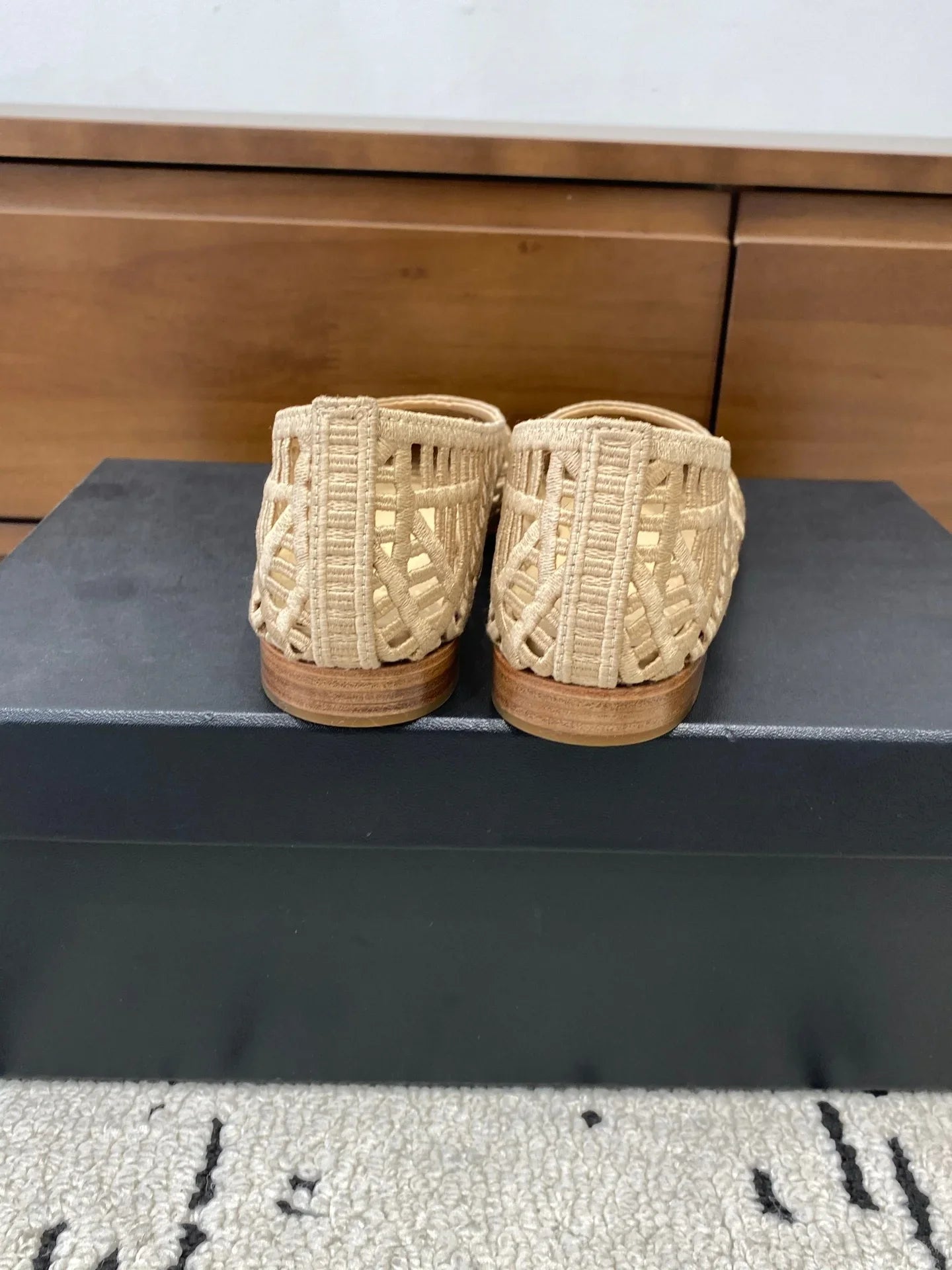 Luxury Brand Casual Flats Women's Fashion Slip-on Casual Shoes Hand-woven Versatile Flats Retro Casual Shoes Woven Cutout Design