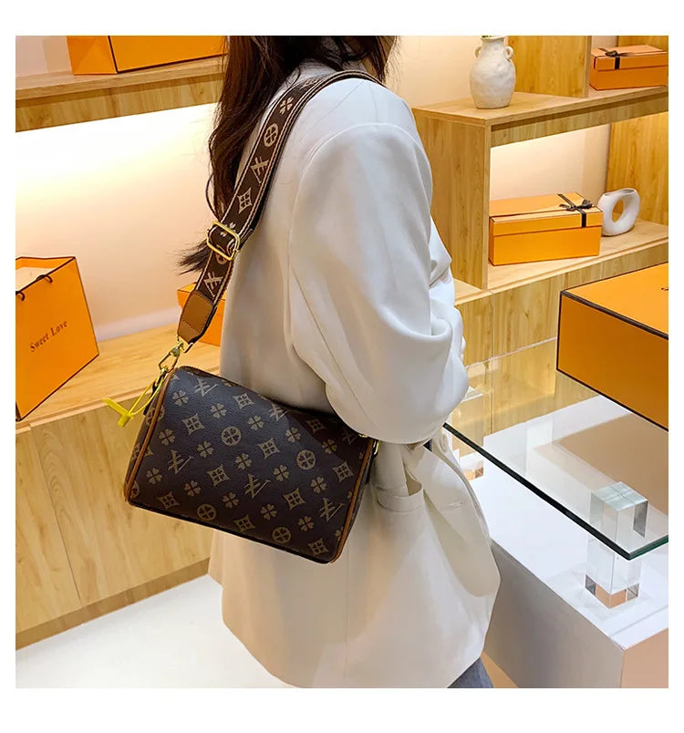 New designer luxury women's handbag multifunctional sloping shoulder handbag portable travel daily handbag