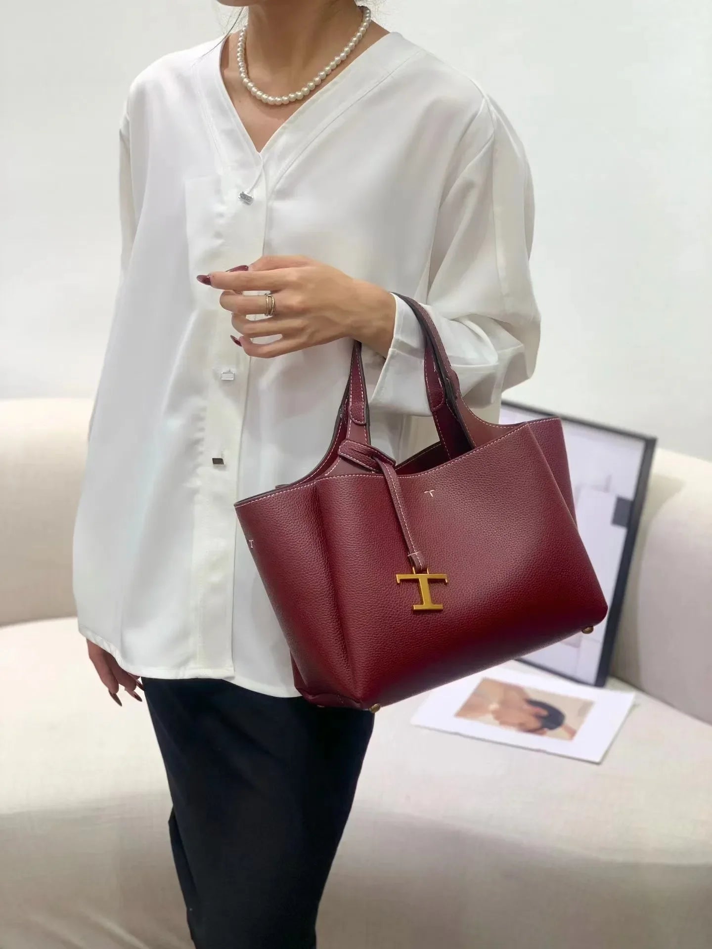 Elegant Shoulder Bag Handbags For Ladies Made Of Premium Leather - Famous Designer Luxury Brand Collection