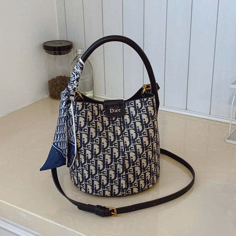 Vintage Light Luxury Bucket Bag Handbag for Women 2026 New Spring High-End Versatile Commuting Shoulder and Crossbody Bag