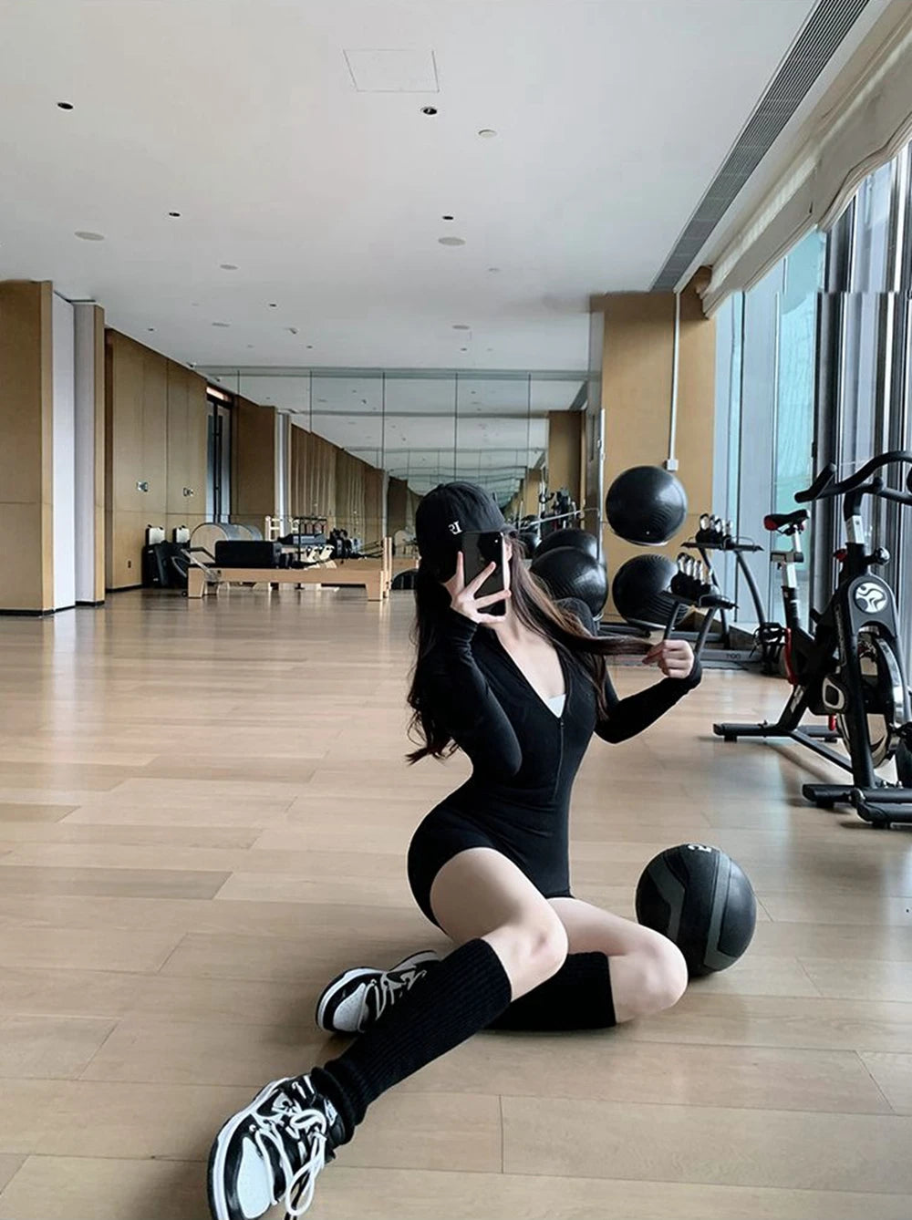 Women's Yoga Jumpsuits Long Sleeve Thin Tight Slim Fit Stretch One Piece Playsuits Sexy Fitness Shorts Zipper Sportwears