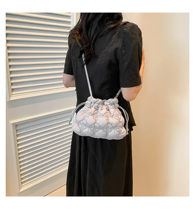 Women Drawstring Shoulder Bags Detachable Strap Quilted Crossbody Bag Solid Color Soft Padding Handbag for Outdoor Travel