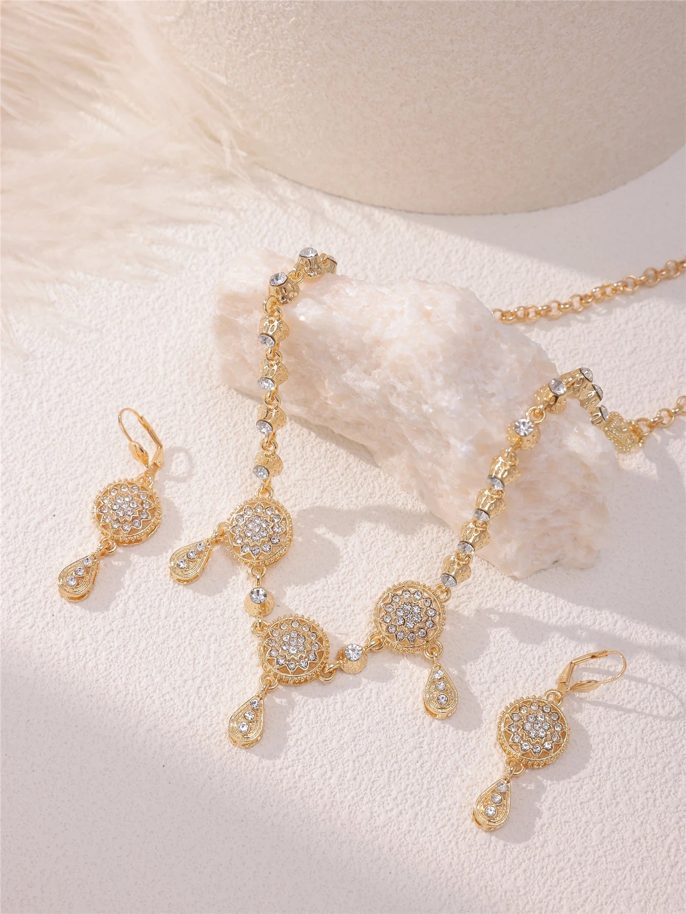 Moroccon Style Inlaid Rhinestone Design Necklace Plus Earring Set To Meet A Variety Of Occasions To Wear Jewelry