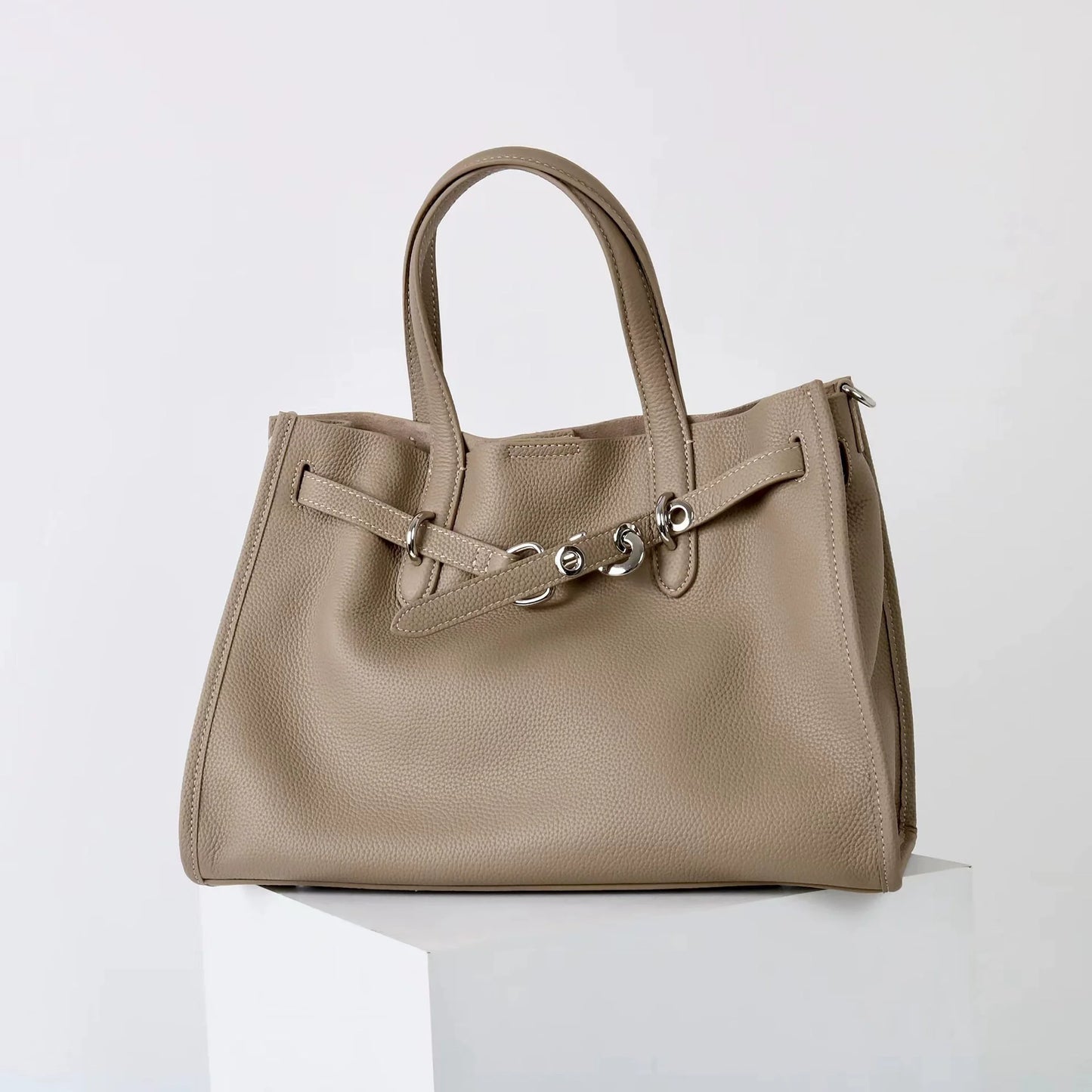 2026 Top grade Women's Genuine Leather Bag High Quality Casual Versatile Handbags Female Shoulder Bags Commute Totes Coffee