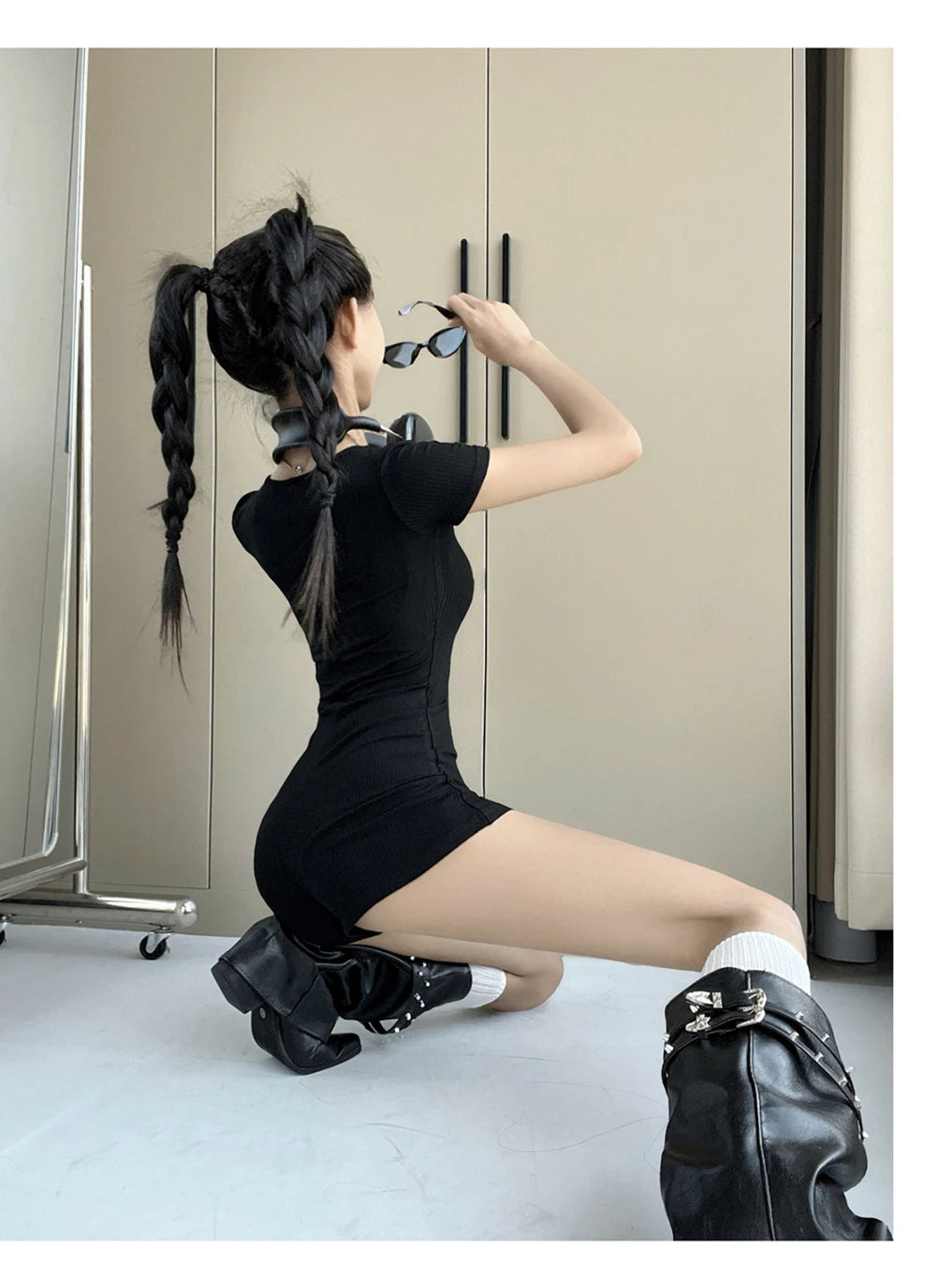 Womens Playsuits Yoga Low Neck Slim Fit Short Sleeve Jumpsuits Stretch One Piece Romper Sexy Fitness Female Sportwears Zipper