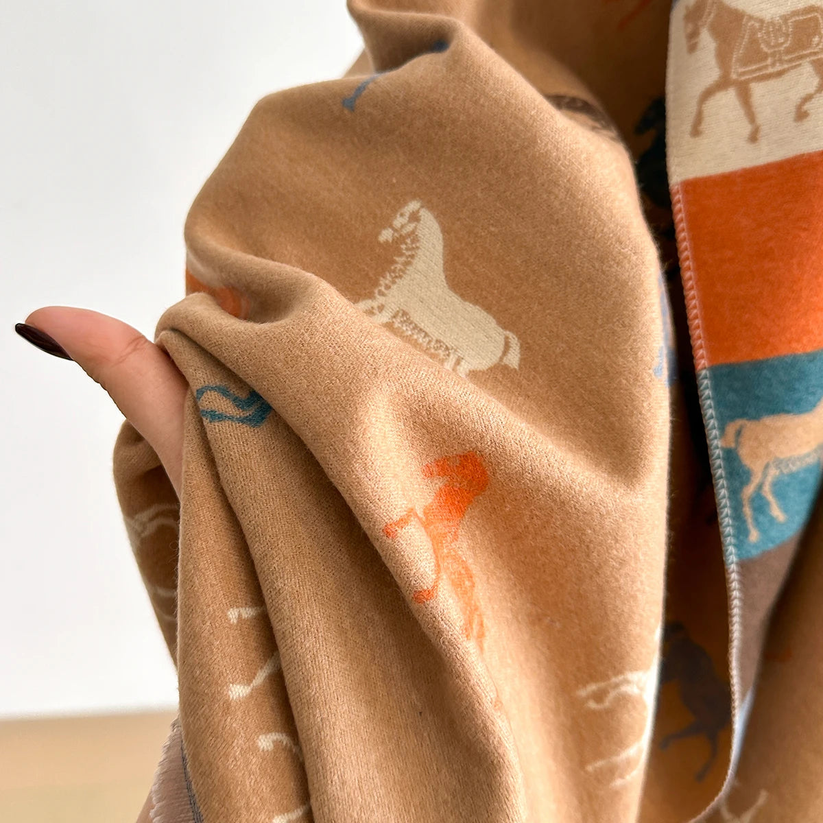 Latest Design Elegance Horse Print Scarve Pashmina Soft Warm Fringe Pashmina Shawl Winter Coldproof Windproof Blanket Scraf