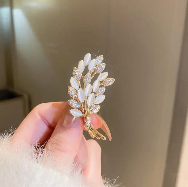 Elegant Crystal Bauhinia Brooches for Women Fashion Rhinestone Bouquet  Brooch Wedding Jewelry Clothing Coat Lapel Pins