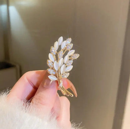 Elegant Crystal Bauhinia Brooches for Women Fashion Rhinestone Bouquet  Brooch Wedding Jewelry Clothing Coat Lapel Pins