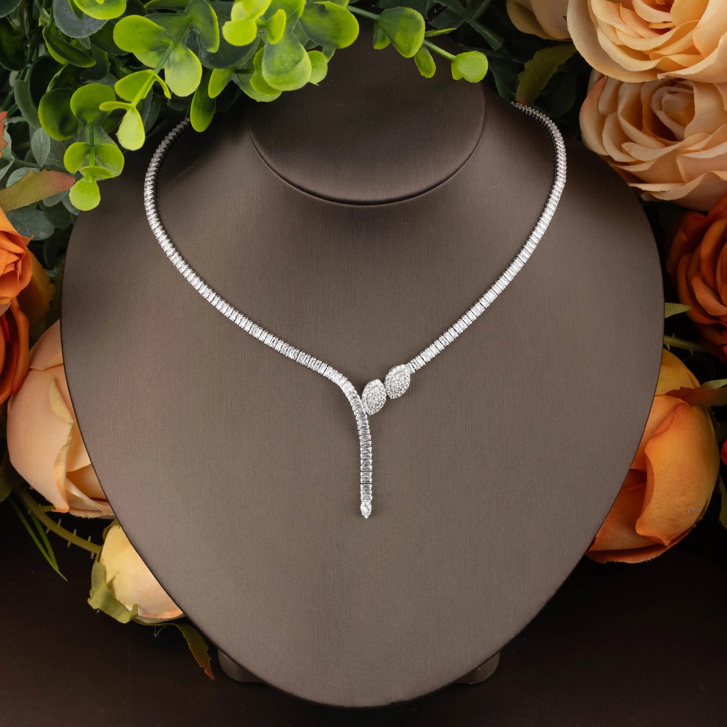 1 set of minimalist style jewelry set with high-grade cubic zirconia marquise design, suitable for women to wear at weddings and banquets. Gift box not included