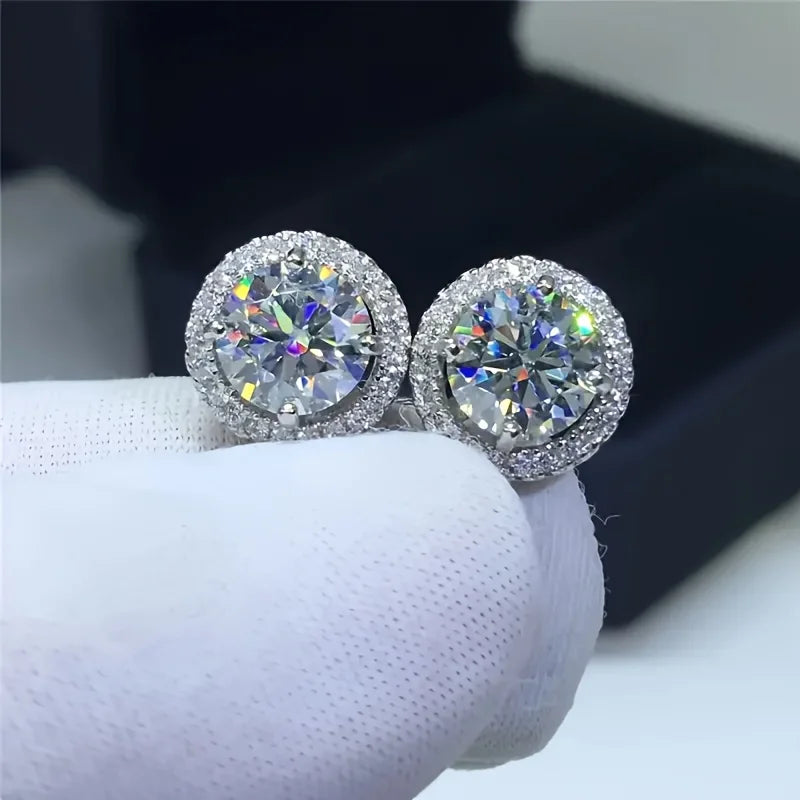 1 Pair of Fashion Halo Round Earrings Men Shiny Cube Synthetic Zirconia Suitable Wedding Luxury Exquisite Jewelry Pendant Gifts