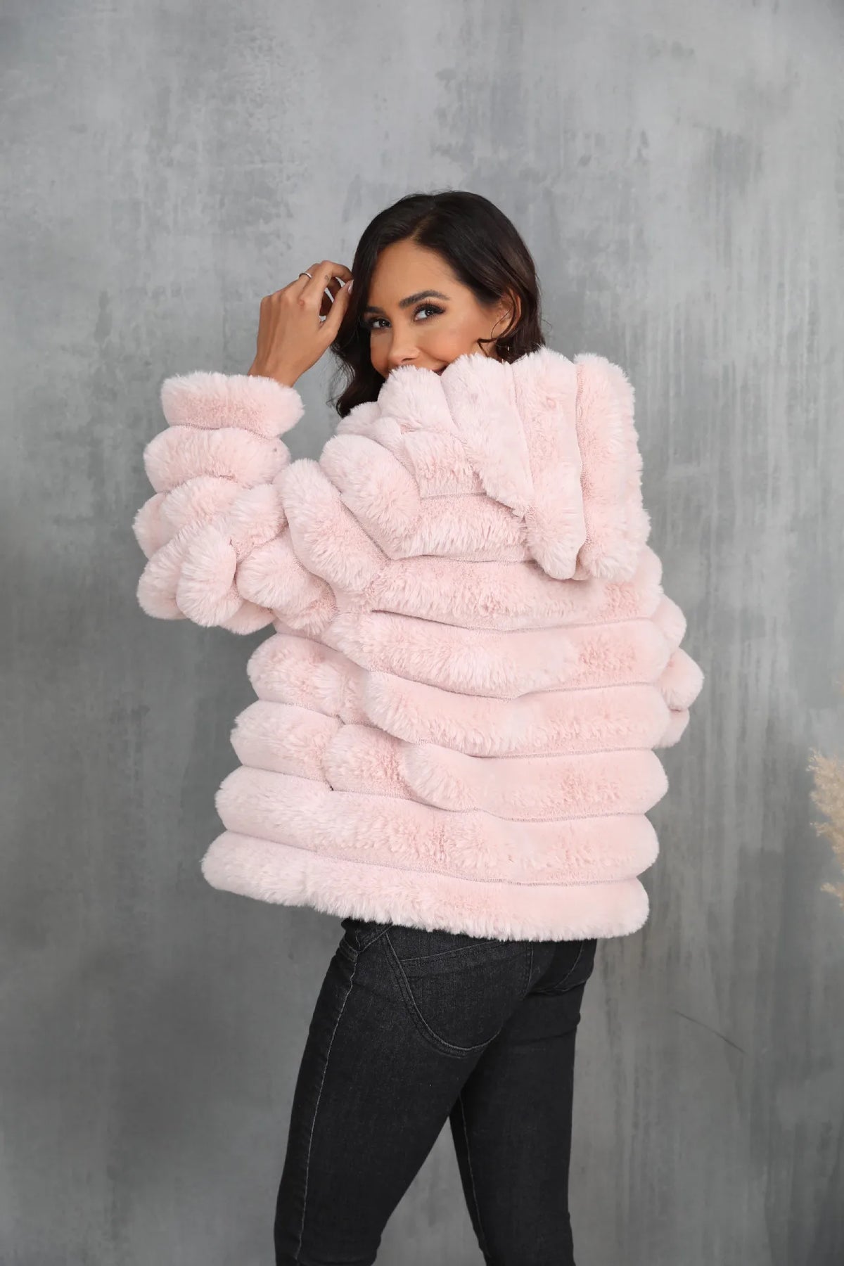 2026 Winter Hooded Plus Size Faux Fur Cropped Coat Women Furry Long Sleeve Plush Jacket Lady Large Fake Fur Warm Fluffy Cardigan