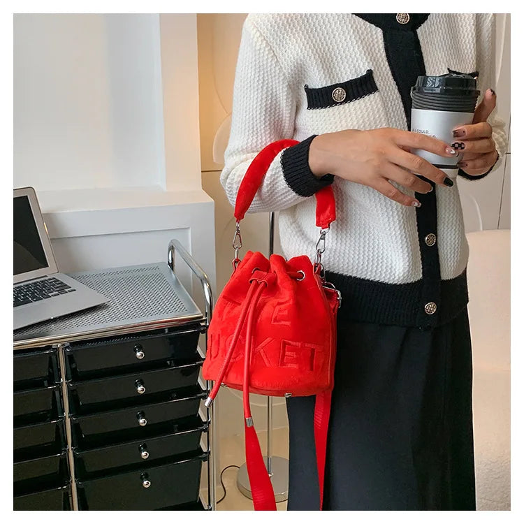 New Fashion Women's Bucket Bag Trend Brand Personality Plush Shoulder Bag High-end Elegant Crossbody Bag Designer Luxury Handbag