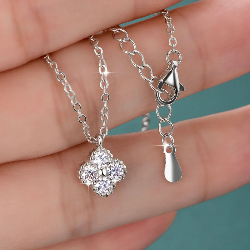 Rrjzz Lucky Clover D-Color Round Moissanite Necklace for Women Four-Leaf Flower Lab Imitation Diamond Pendant Necklace Jewelry
