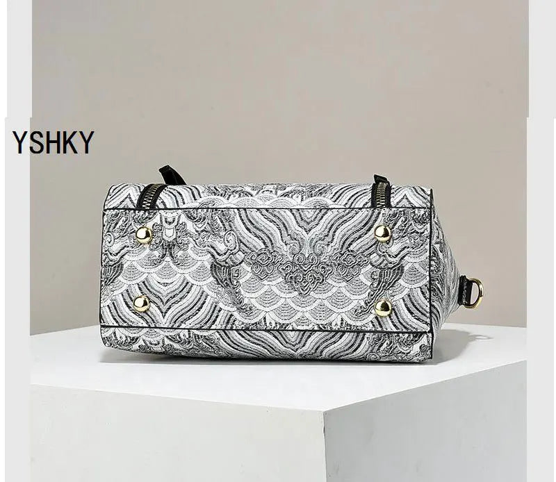 New Women bag  for shoulder bag leather handbag sac a main femme luxury designer Carrying a ox-skin bag under one shoulder bag