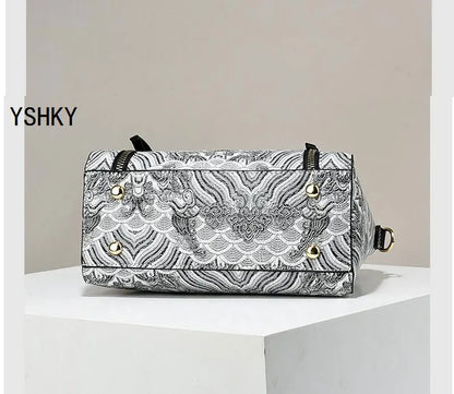 New Women bag  for shoulder bag leather handbag sac a main femme luxury designer Carrying a ox-skin bag under one shoulder bag