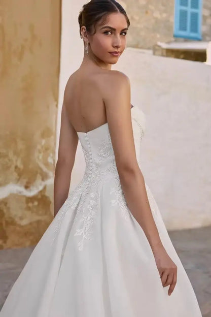 Customized Strapless Wedding Dresses for Bride Lace Appliques Satin A Line Long Maxi Boho Beach Bridal Ball Gowns for Women