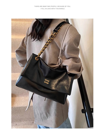 High-quality designer large-capacity underarm tote bag female 2026 new wild light luxury high-end commuter chain messenger bag