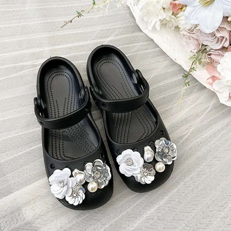 Clogs Summer Slippers Women Luxury Pearl Metal Flower Mary Janes Designer Ballet Shoes Girls Corc Charms Sandals Indoor Outdoor