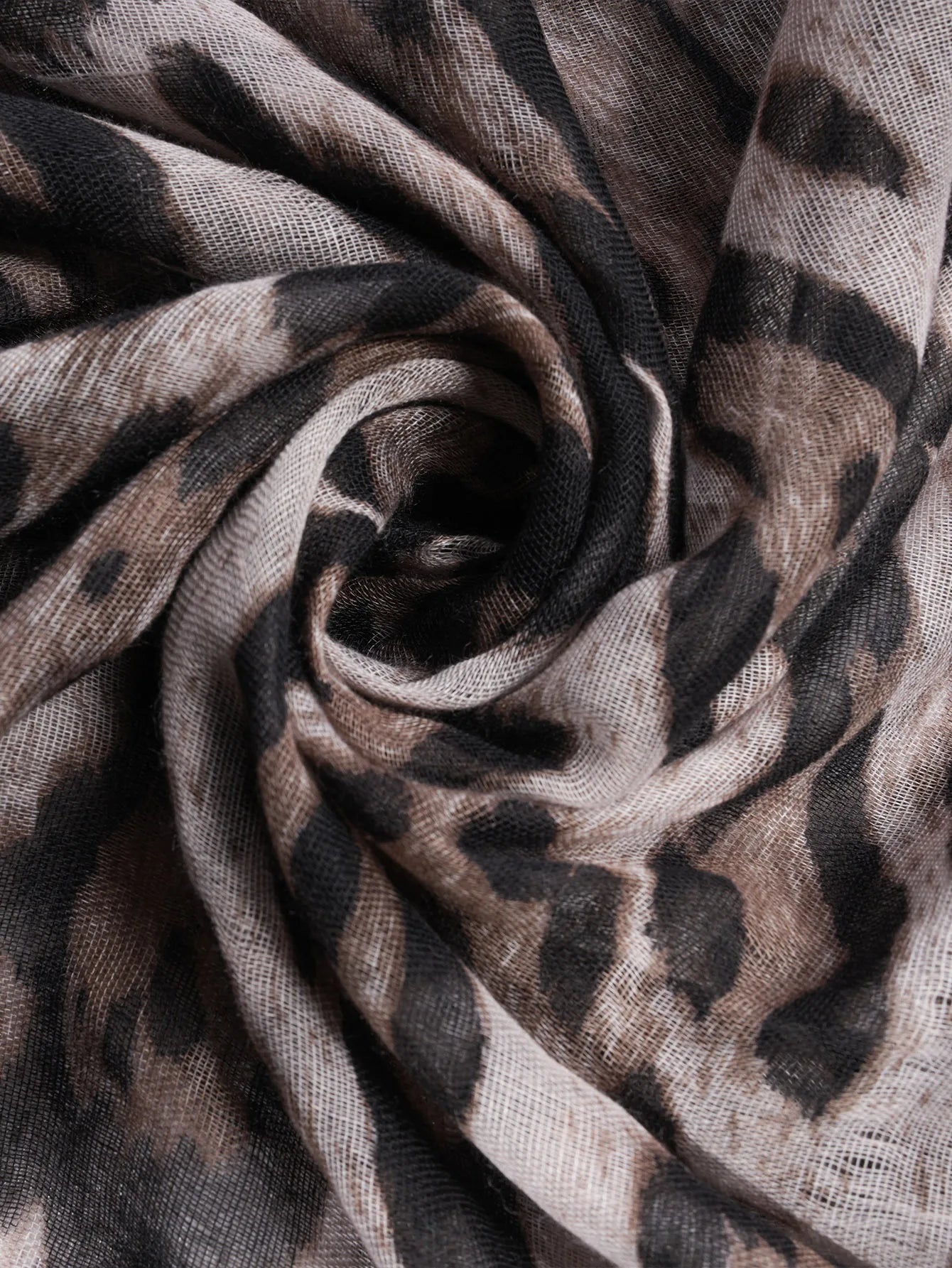 2025 New Vintage Voile Scarf Leopard Print Hijab for Women Lightweight Sunscreen Head Wrap Beach Cover-Up Windproof Travel Scarf