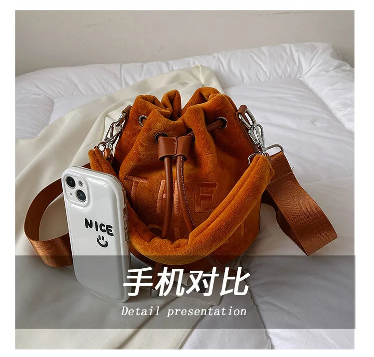 New Fashion Women's Bucket Bag Trend Brand Personality Plush Shoulder Bag High-end Elegant Crossbody Bag Designer Luxury Handbag