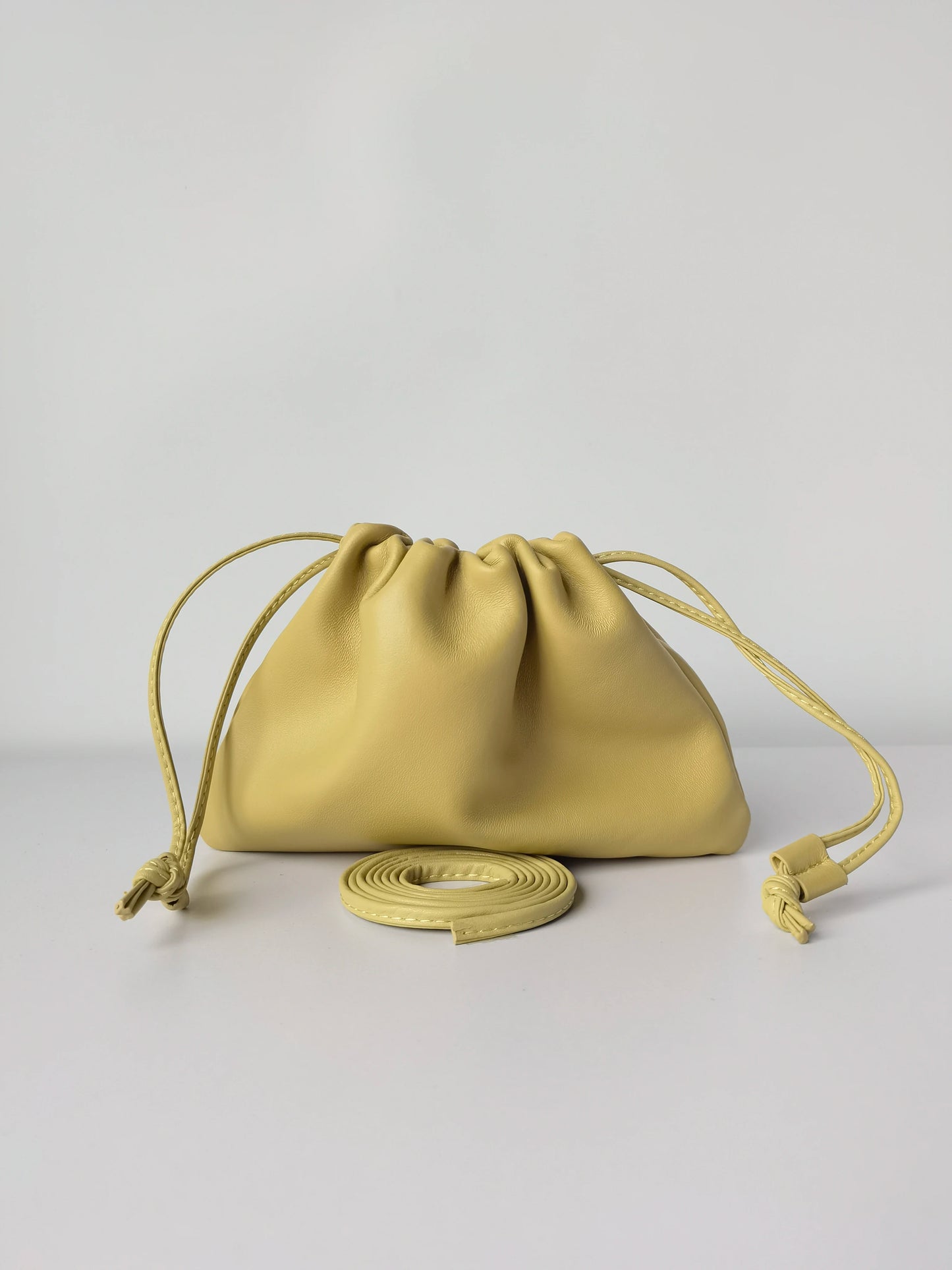 Sheepskin Drawstring Cloud Bag 2025 Summer New Design Soft Genuine Leather Handbag Shoulder Bag Fashionable Women Crossbody Bag