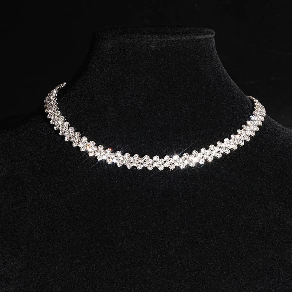 FYUAN Fashion Silver Gold Color Black Rhinestone Choker Necklaces for Women Geometric Crystal Necklaces Party Weddings Jewelry
