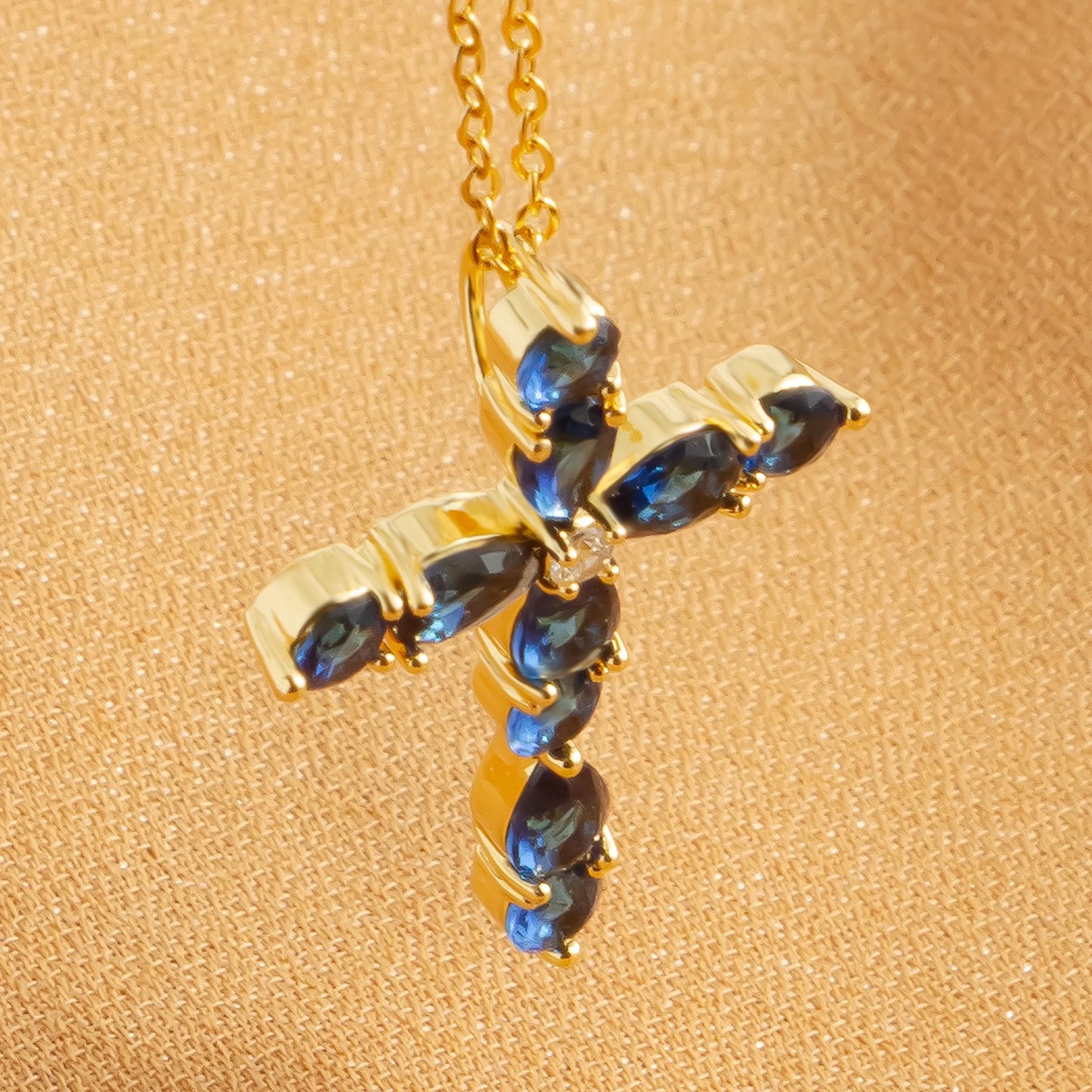 Cubic Zirconia Cross Water Diamond Pendant for Women's Fashion Sexy Golden Hypoallergenic Jewelry Gift Party Banquet Necklace