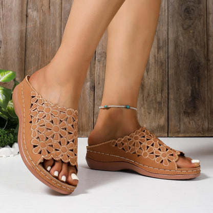 Women Slippers Elegant Floral Comfort Sandals Hollow-Cut Stylish Wedge Slippers Designer Versatile Slides Women Beach Shoes