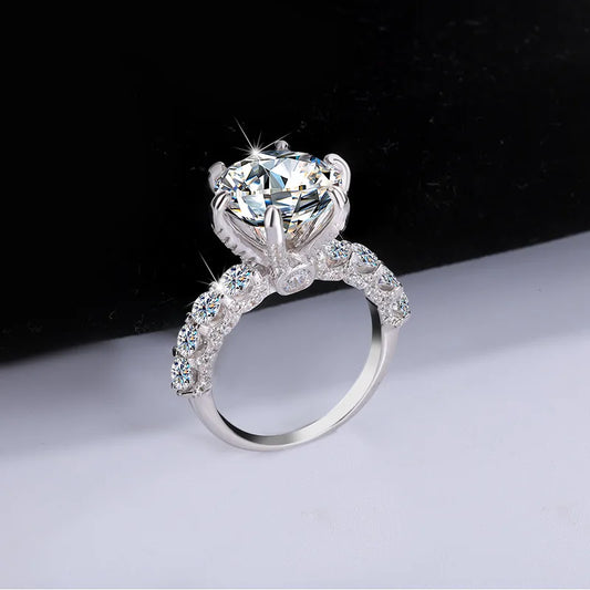 Women's Fashion High-End PT950 Platinum Ring, Luxury Inlaid 2CT Moissanite, White Moonlight Light Luxury Style