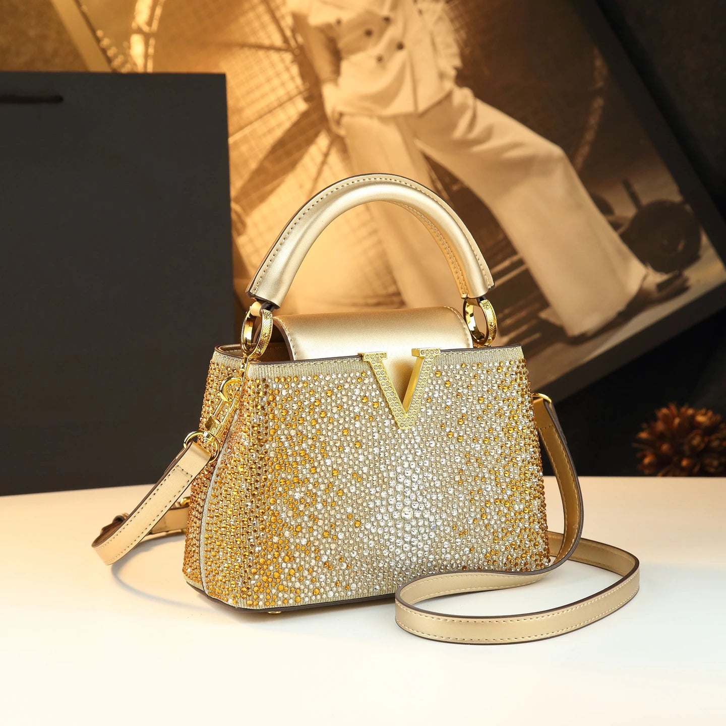 Luxury Fashion Diamonds Women's Handbags 2025 New V Letter Small Shoulder Crossbody Bag Genuine Leather Messenger Shell Bags