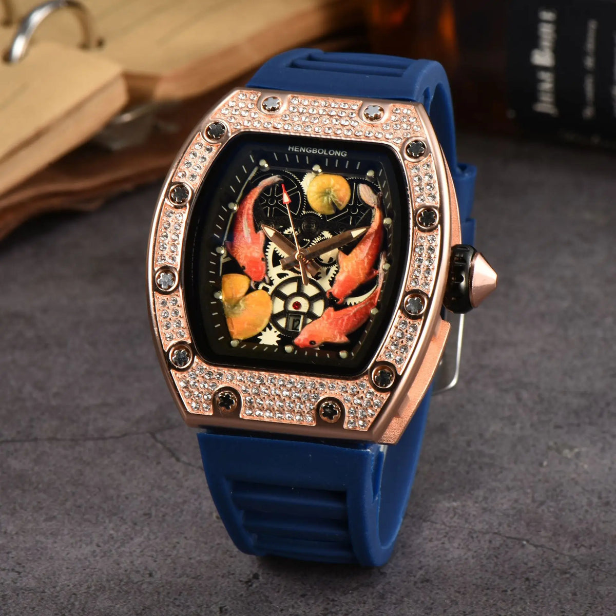 2026 New Hengbolong Diamond Quartz Watch Men's Fashion Koi Pattern with Calendar Watch