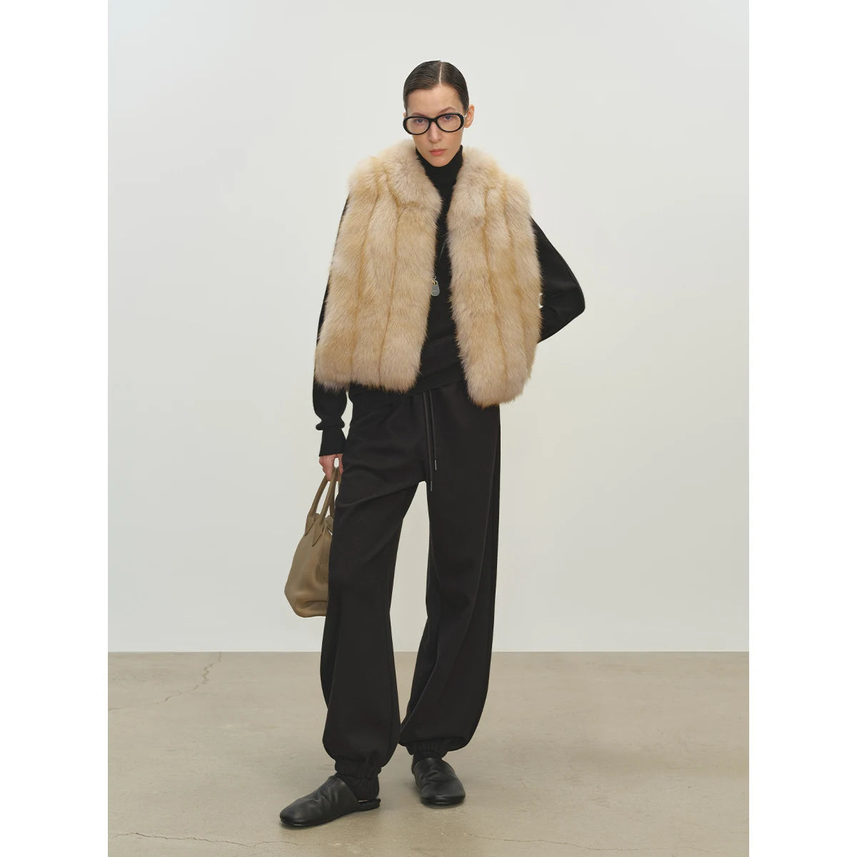 Stylishly stacked, blue fox imported from Finland, back hair, stand-up collar, vertical row fur, vest short Shu Jeju Xuejing
