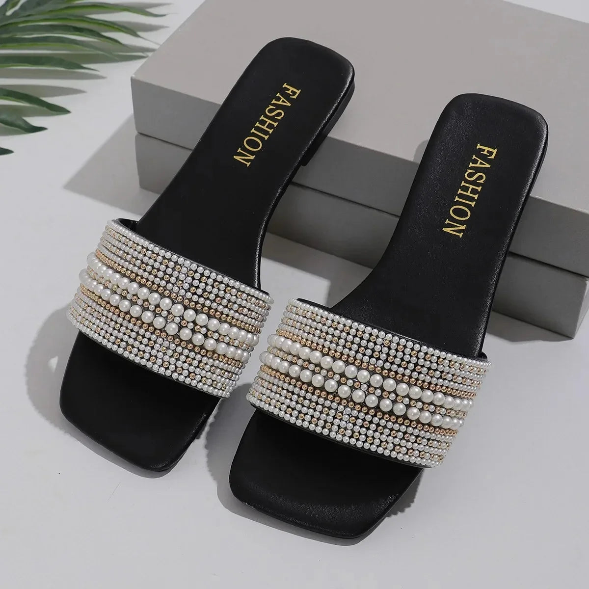 Women's Flat Bottom Sandals 2025 Summer New Style Beaded Rhinestone Shoes Womens Outdoor Fashion Slippers