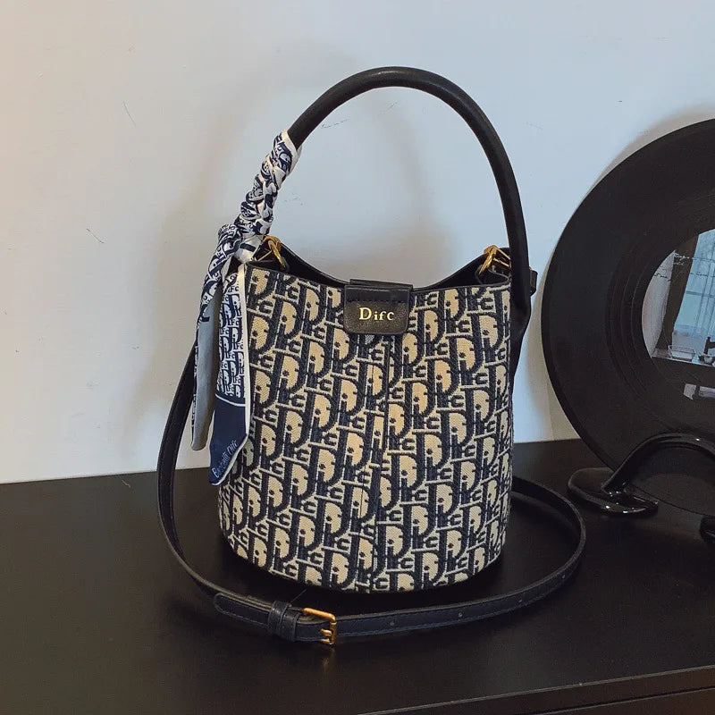 Vintage Light Luxury Bucket Bag Handbag for Women 2026 New Spring High-End Versatile Commuting Shoulder and Crossbody Bag