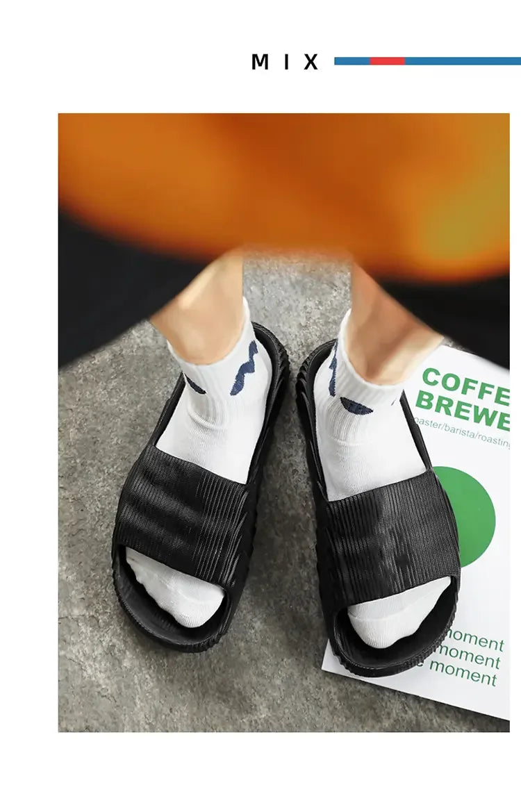 Man Fashion Sandals Solid Beach Slippers Summer Non Slip Sandals Soft Unisex Slides Women Luxury Outdoor Ultralight Shoes