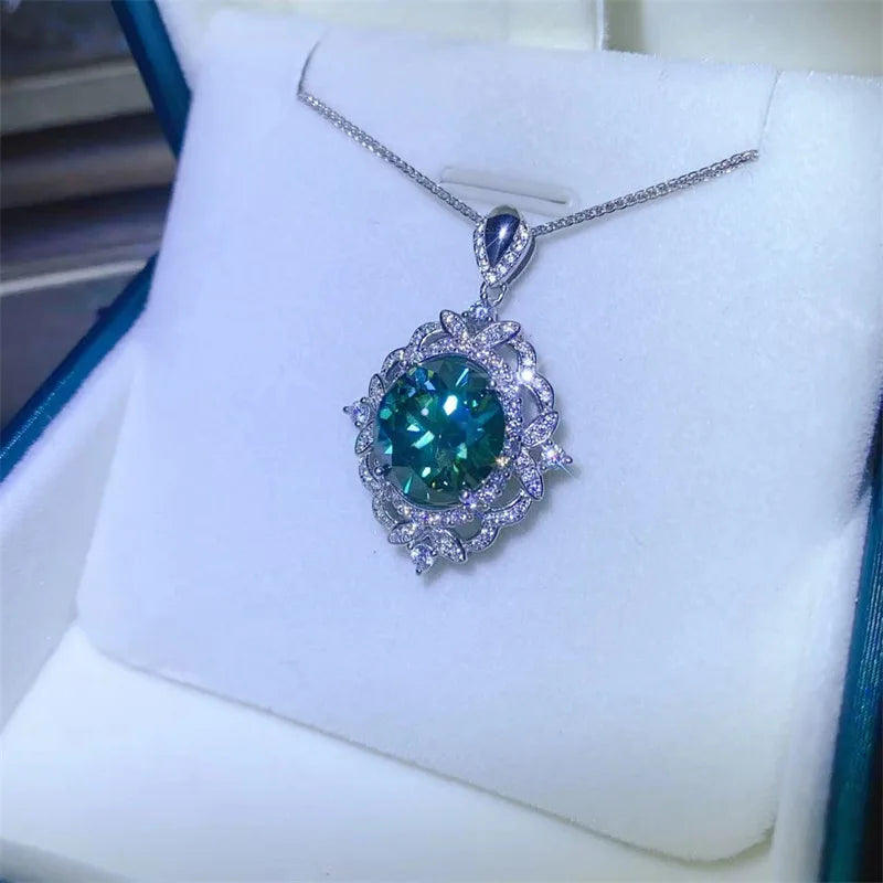 Luxurious & Grand Green Diamond Luxury Necklace Pendant For Women 5ct Moissanite PT950 Platinum | Gorgeous design, noble on neck